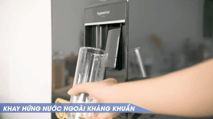 Ngăn lấy nước ngoài trên Tủ lạnh Panasonic TL-GPKV
