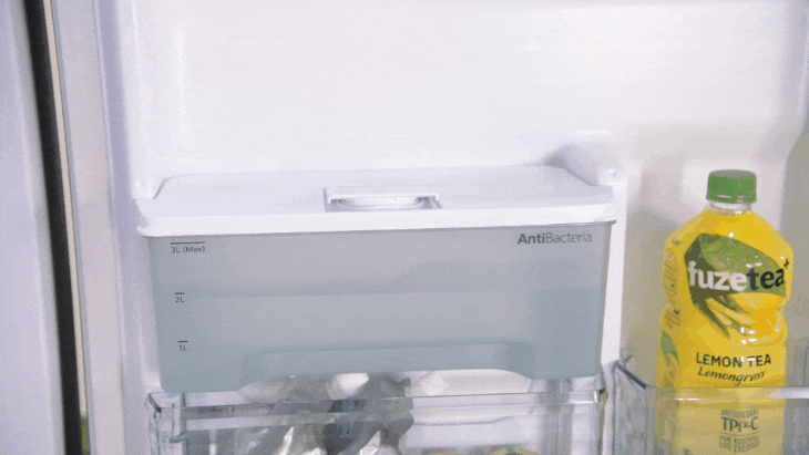 Hộc chứa nước bên trong tủ lạnh